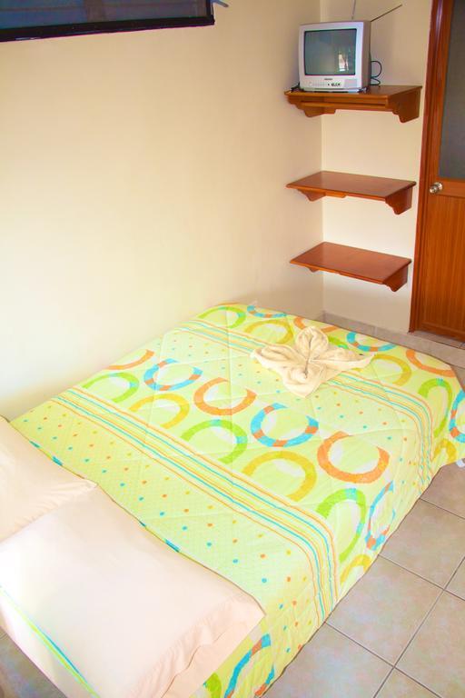 Hostal Nathaly Puerto Baquerizo Moreno Cameră foto